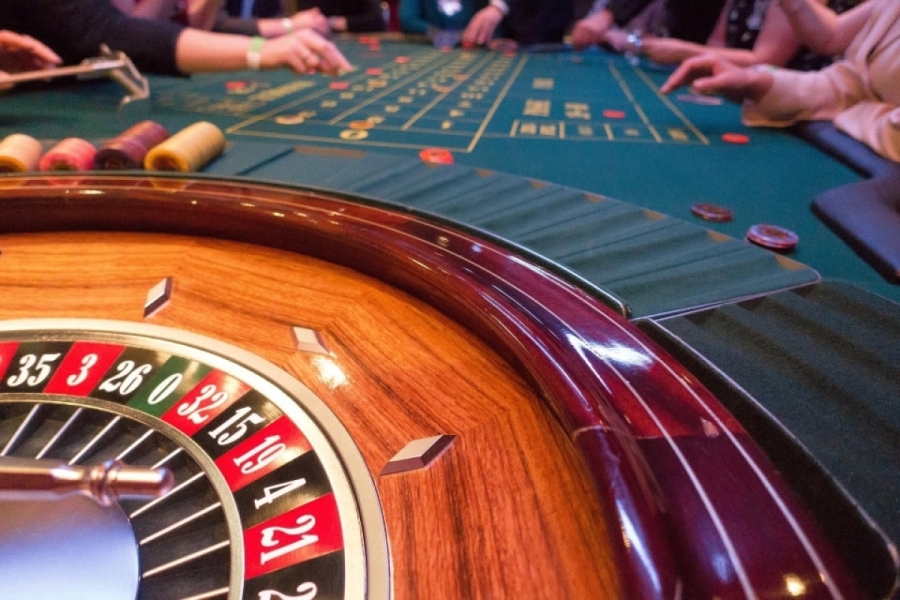Παίζοντας σε ένα διαδικτυακό καζίνο: Συμβουλές και κόλπα